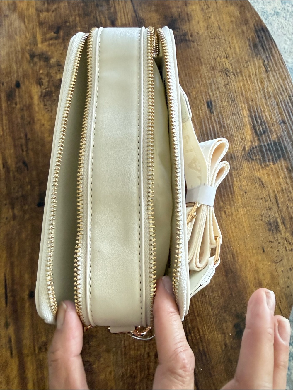 Valentino Orlandi Cream Vegan Leather Crossbody Bag with Gold Studs NWT - Picture 4 of 8